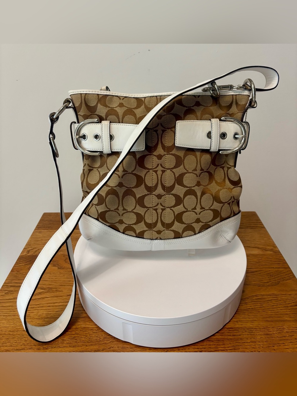 Coach Signature Buckle Shoulder Bag, White Leather Trim & Canvas Hobo 2006 - Picture 3 of 9